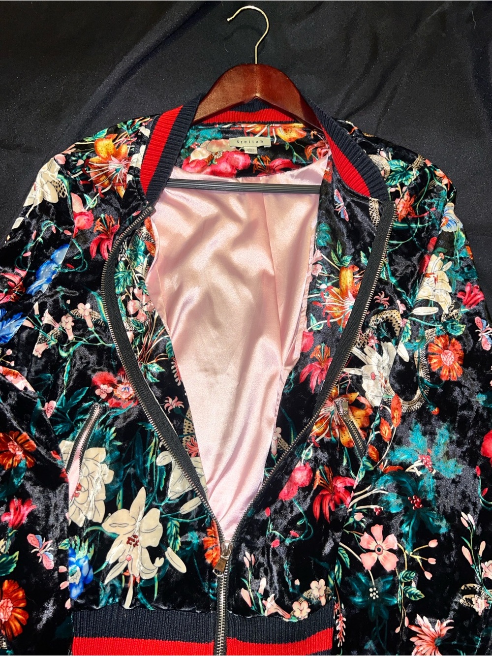 Stellah 🌺 Floral Velvet Bomber Jacket - Large
